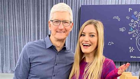 tim cook and his wife